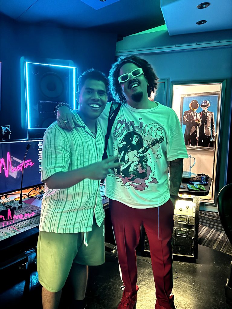 L Kimii con Kevin Flórez y sndy.