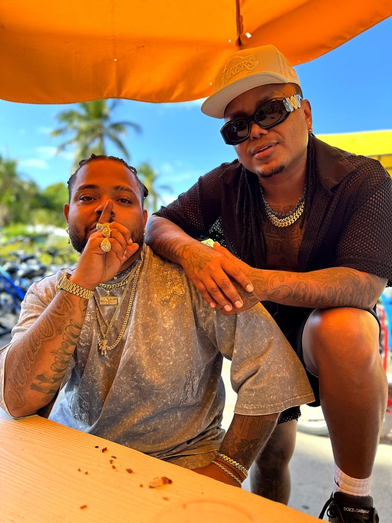 Artistas y colaboradores de SNDY Music en Miami.