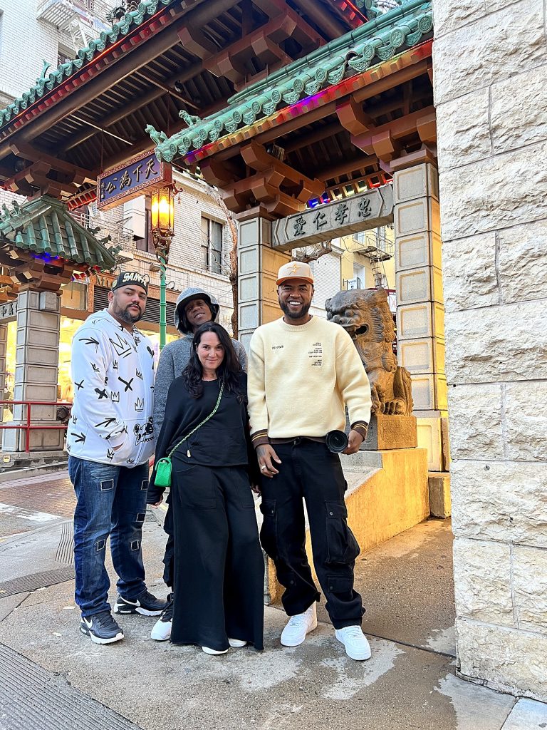 Big Yamo, Young F y DJ Dever en California.