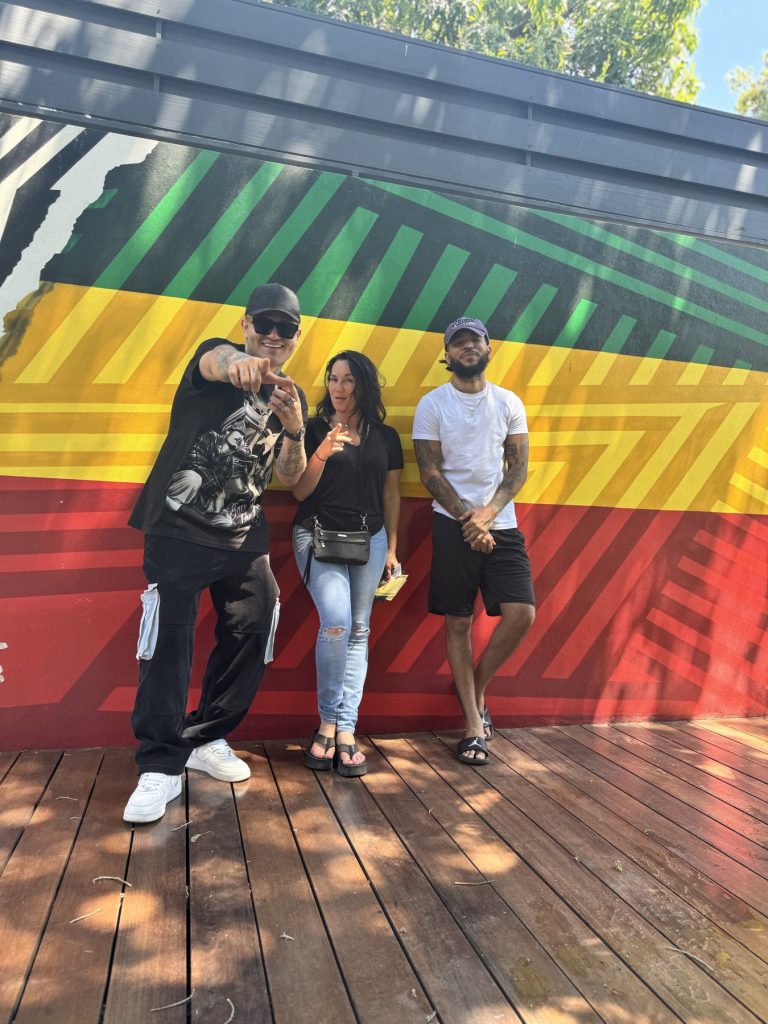 Kapo, Sandy Tabacinic y Gangsta en el campamento de Jamaica, 2024